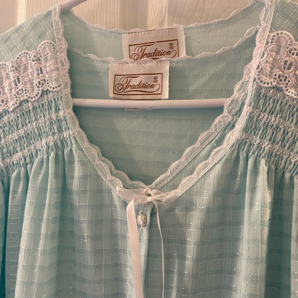 Vintage nightie and housecoat, size large - Picture 2 of 6